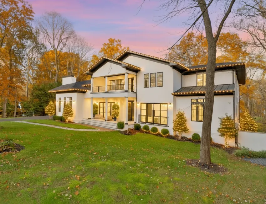 Beautifully lit estate in Great Falls